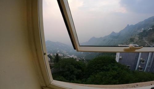 Studio with Mountain View