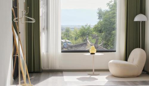 Deluxe Double Room (2 Adults + 1 Child)