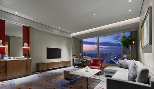 One-Bedroom Suite with River View