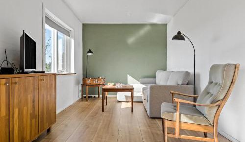 One-Bedroom Holiday Home