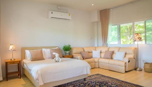 Queen Room with Garden View