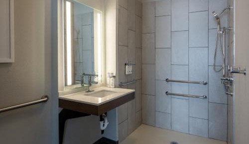 Queen Studio Suite - Hearing Accessible/ Non-Smoking