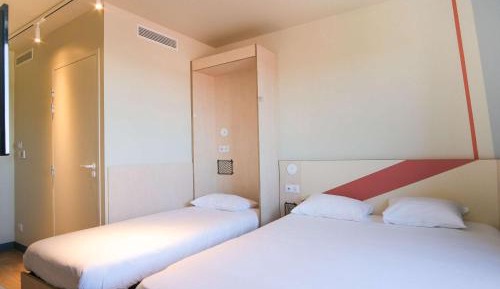 Standard Room with a Double Bed and a Single Bed