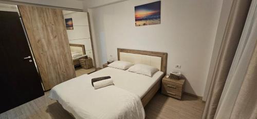 One-Bedroom Apartment with Balcony