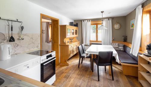Three-Bedroom Apartment with Shower