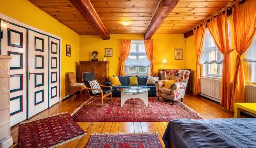 Superior One-Bedroom Apartment