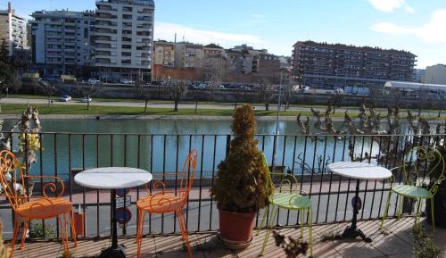 Apartment with Lake View