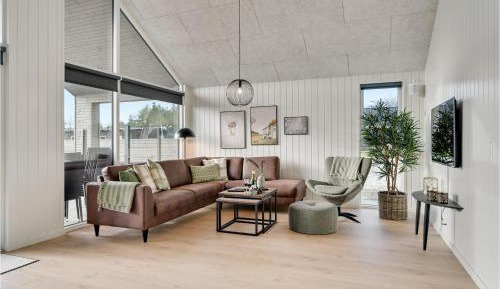 Six-Bedroom Holiday Home