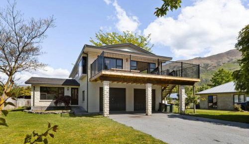 Four-Bedroom Holiday Home