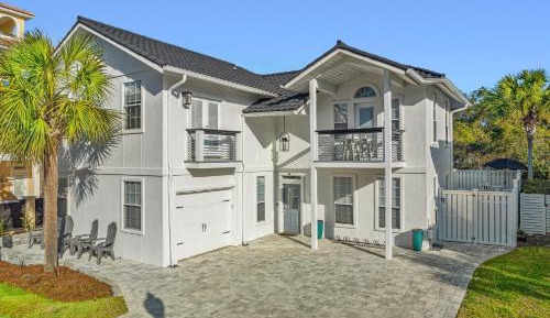 Four-Bedroom Holiday Home