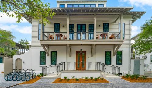 Four-Bedroom Holiday Home