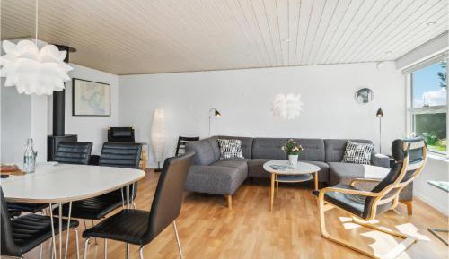 Three-Bedroom Holiday Home 