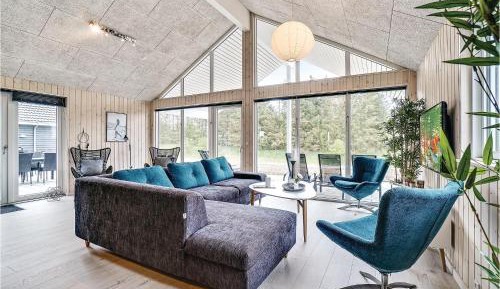 Twelve-Bedroom Holiday Home