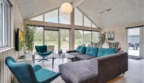 Twelve-Bedroom Holiday Home