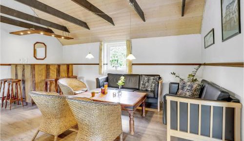 Ten-Bedroom Holiday Home
