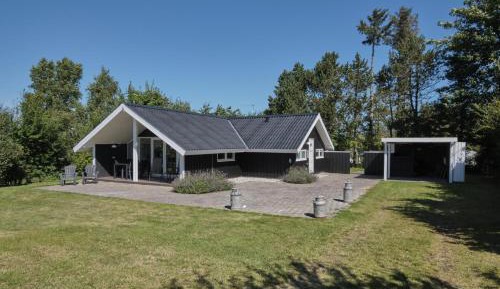 Three-Bedroom Holiday Home 