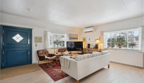One-Bedroom Holiday Home
