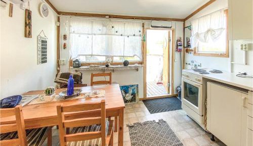 One-Bedroom Holiday Home