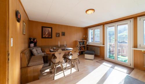 Apartment with Mountain View