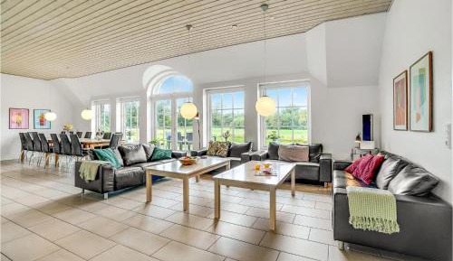 Seven-Bedroom Holiday Home