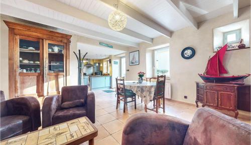 Three-Bedroom Holiday Home 