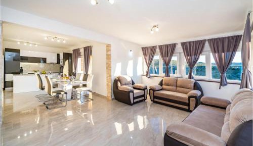 Four-Bedroom Holiday Home