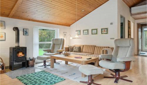 Three-Bedroom Holiday Home 