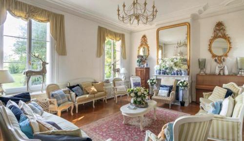 Eight-Bedroom Holiday Home