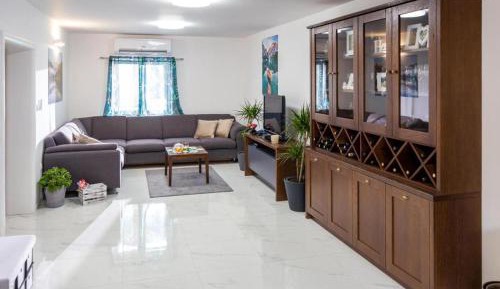 Eight-Bedroom Holiday Home