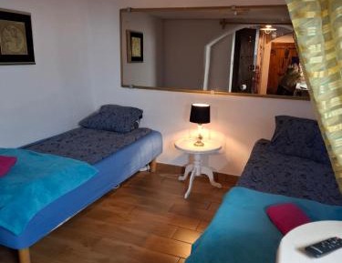 Standard Twin Room with Shared Bathroom