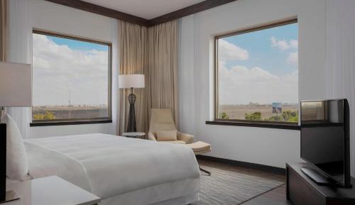 Executive Suite, Executive Suite, 1 King