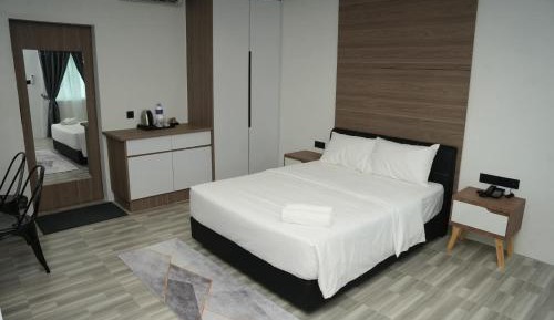 Deluxe Queen Room