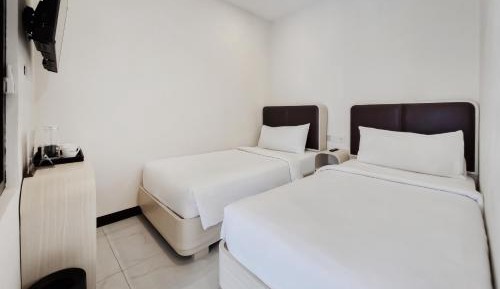 Queen Room with Shared Bathroom