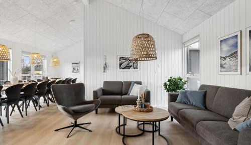 Eight-Bedroom Holiday Home