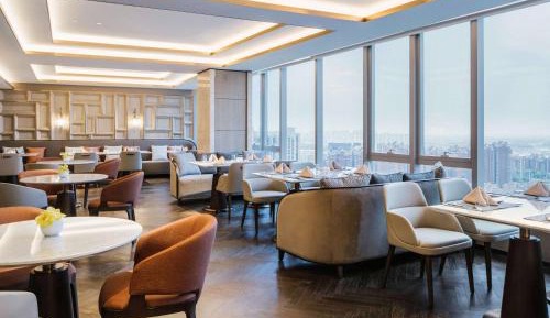 Deluxe Executive King Room with City View - Lounge Access