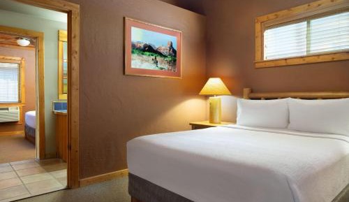 Riverfront Queen Cabin - Two Bedroom Suite