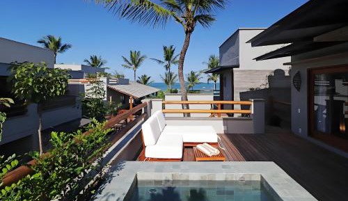 Deluxe Suite with Partial Sea View
