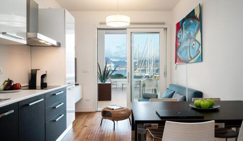 Deluxe One-Bedroom Apartment with Harbor View