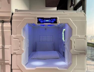 Single Bed in Mixed Dormitory Room