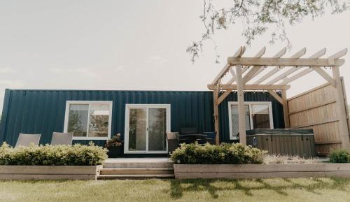 Bungalow - Water Front 