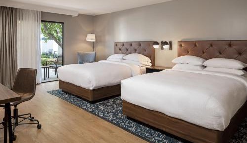 Deluxe Guest room, 2 Queen Patio