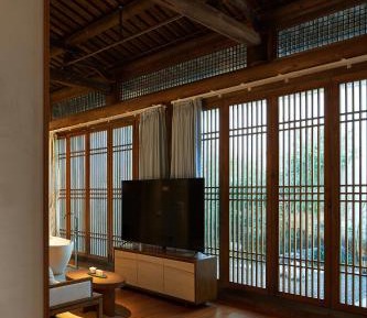 Queen Room with Garden View