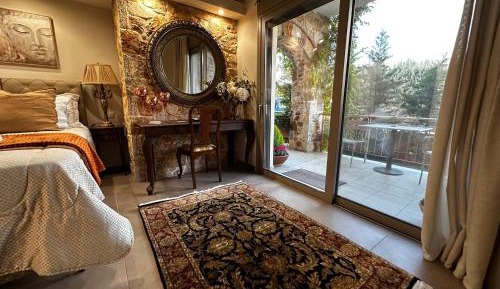 Deluxe Queen Suite