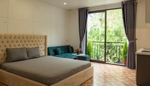 One-Bedroom Apartment with Balcony