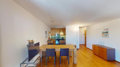 Apartment with Lake View