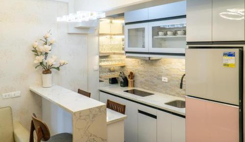 Deluxe One-Bedroom Apartment