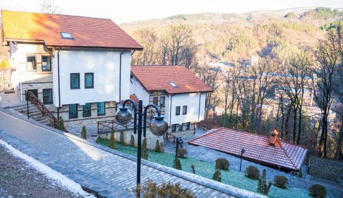 Studio - Split Level