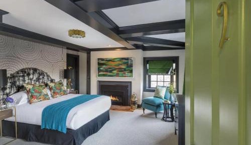 Deluxe Queen Room