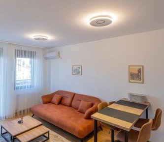 Deluxe Double Room (2 Adults + 1 Child)