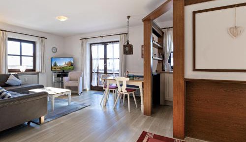 Apartment with Mountain View